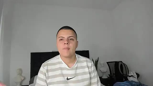 NoahLux from StripChat is Freechat