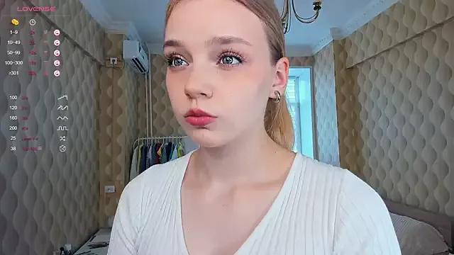 OdellaCaris from StripChat is Freechat