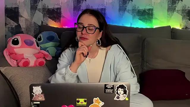 OhNicolle from StripChat is Freechat