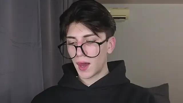 Oliver_star_boy_ from StripChat is Freechat