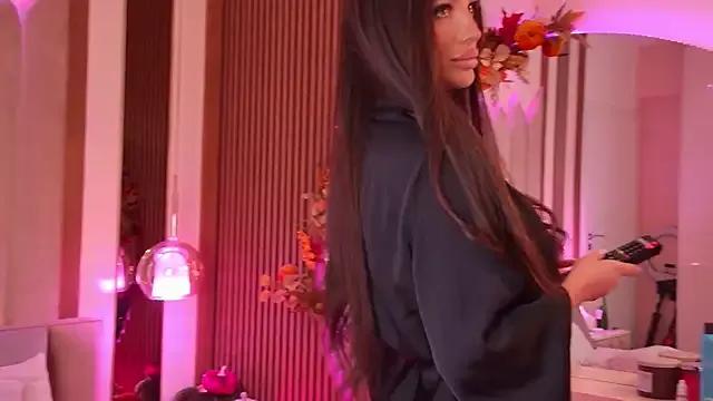 OliviaNoirr from StripChat is Freechat