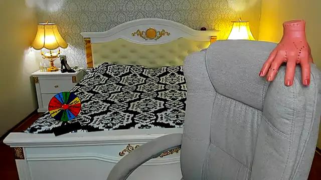 OmniaSher from StripChat is Freechat