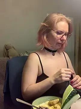 OnlyFoxDream from StripChat is Freechat