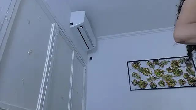 paulina_saruma from StripChat is Freechat