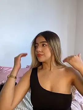 peach_heart from StripChat is Freechat