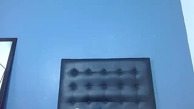 pervert_tiny_girl from StripChat is Freechat