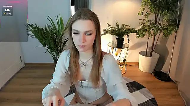 PollyMayer from StripChat is Freechat