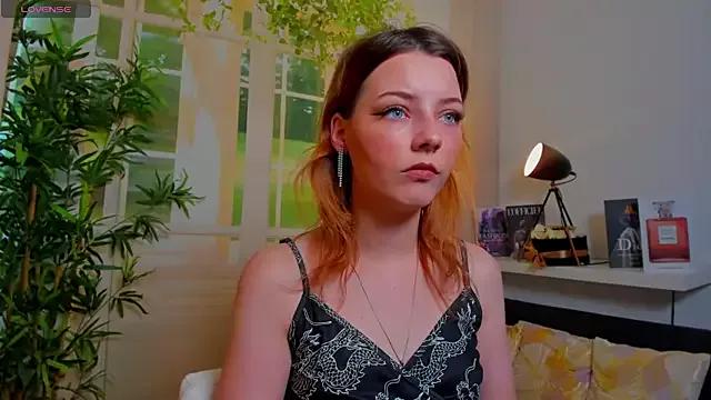 pretty_little_thing from StripChat is Freechat