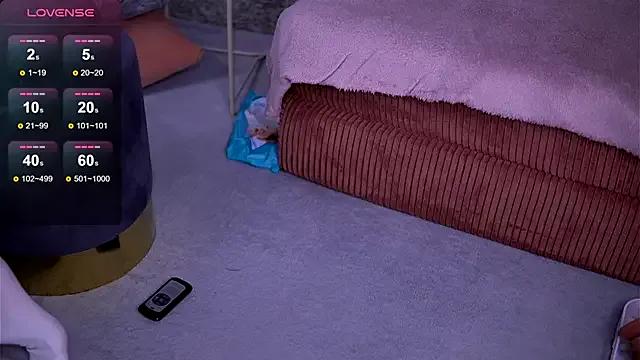 PureEllie from StripChat is Freechat