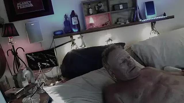 Pussyeat2please from StripChat
