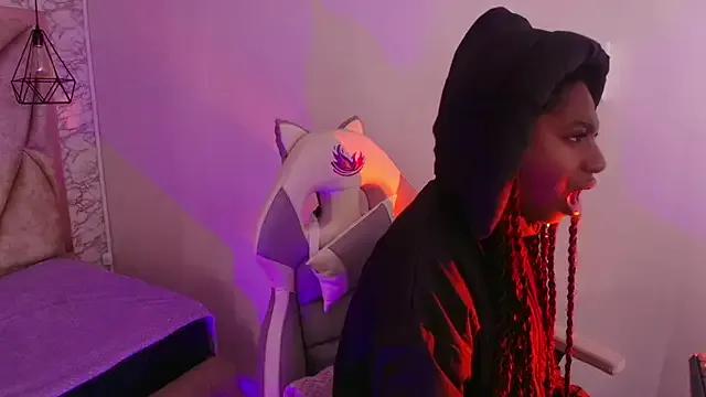 Queen_perla_ from StripChat is Freechat