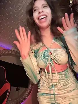 Queentaraf999 from StripChat is Freechat