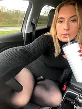 RebeccaSquirtsXXX from StripChat is Freechat