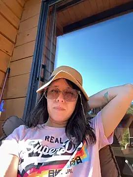 Reinacatchile from StripChat is Freechat