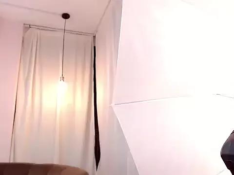 Rosee_fire from StripChat is Freechat