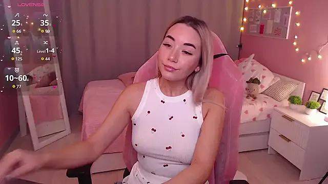 Rosie_Mac from StripChat is Freechat