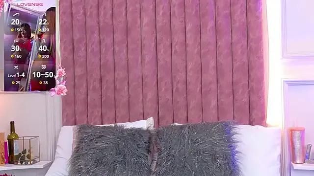 Rossie-Cameron from StripChat is Freechat