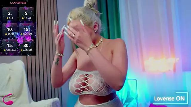 SabrinaJade from StripChat is Freechat