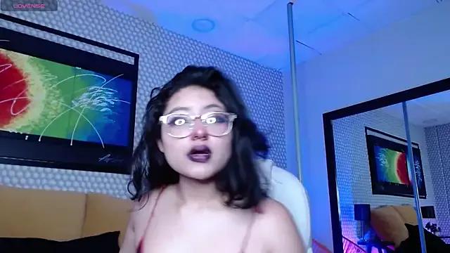 SabrinaV_ from StripChat is Freechat