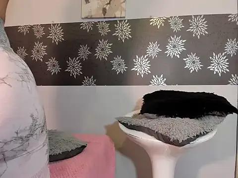 SamaradelaRoux from StripChat is Freechat