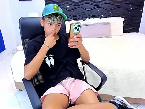 Sammy_Millers from StripChat is Freechat