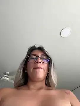 sara_calderon from StripChat is Freechat