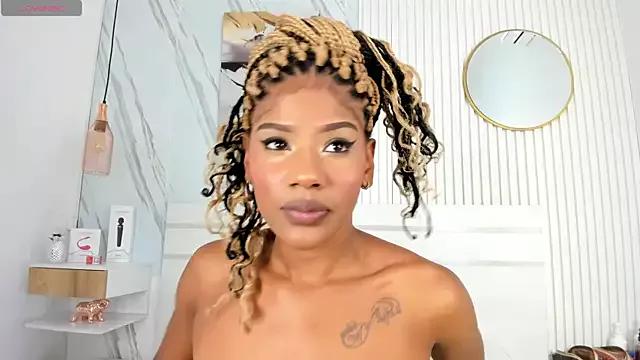 Sara_Lewwis from StripChat