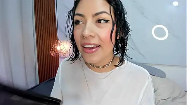 sara_zc from StripChat is Freechat