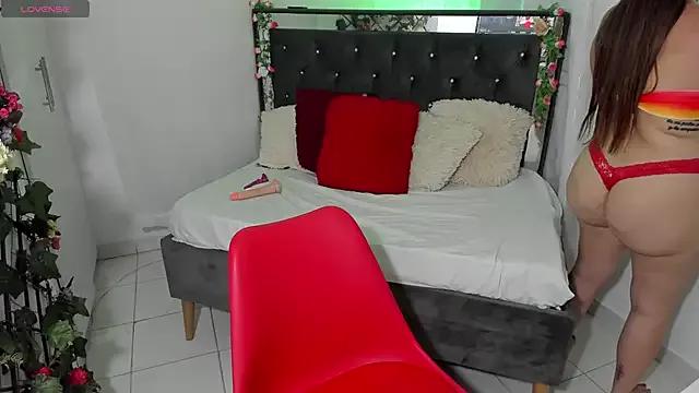 Sarah_bigass_Co from StripChat is Freechat