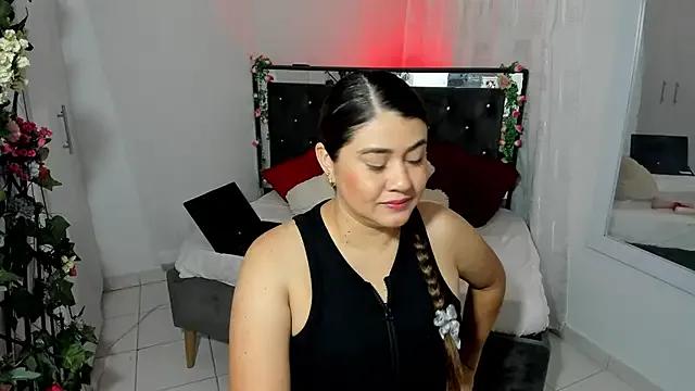 Sarah_bigass_Co from StripChat is Freechat