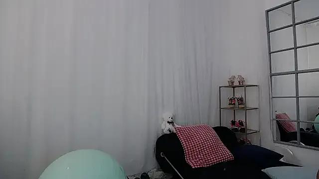 Sarahfit4 from StripChat is Freechat