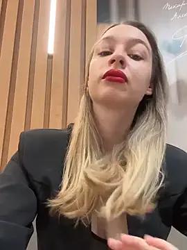 SashaCatt from StripChat is Freechat