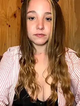 sashapulse from StripChat is Freechat