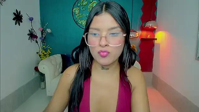 Scandarkmarie from StripChat is Freechat