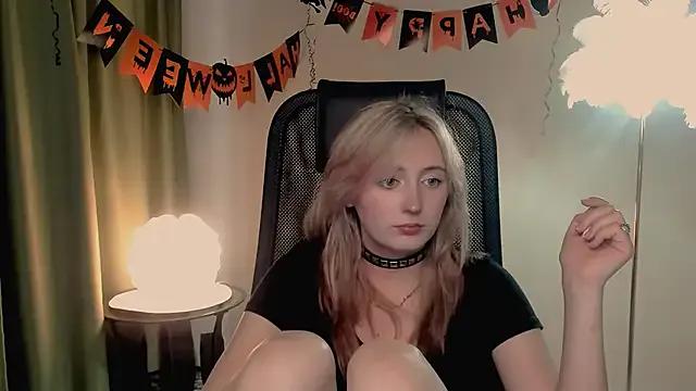 ScarlettScril from StripChat is Freechat