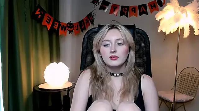 ScarlettScril from StripChat is Freechat