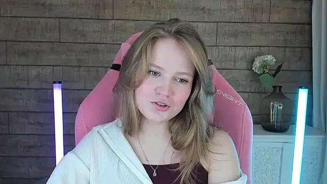 SelinSwarovski from StripChat is Freechat