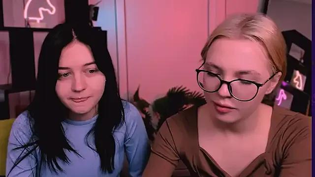 sendi_cais from StripChat is Freechat