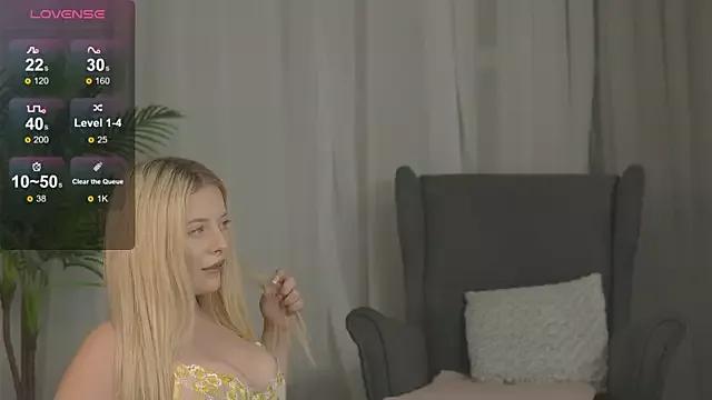 SerenaNoir from StripChat is Freechat