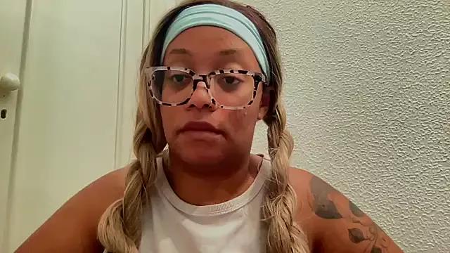ServeOnyxx from StripChat is Freechat