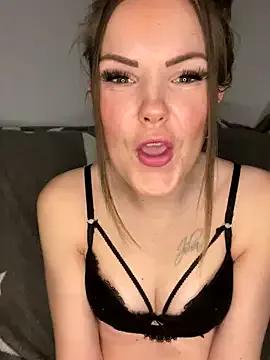 SexyLoLoUK from StripChat is Freechat