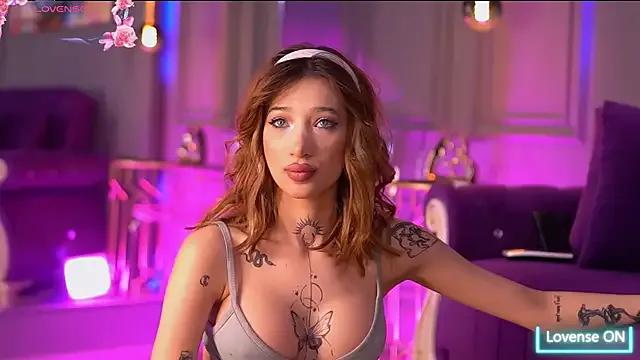 SiennaJayden from StripChat is Freechat