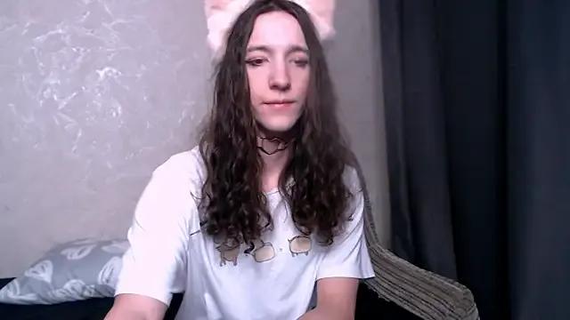 SilverMuse_ from StripChat is Freechat