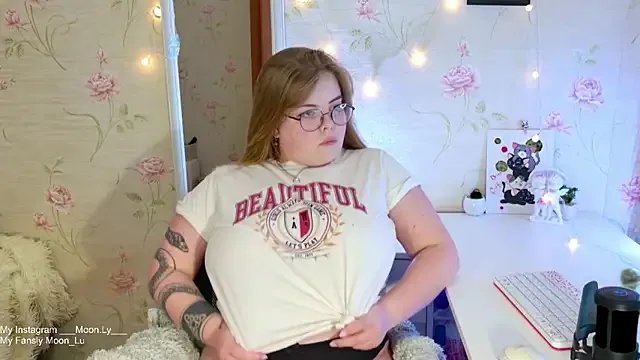 sinnamon_ on StripChat 