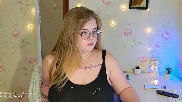 sinnamon_ from StripChat is Freechat