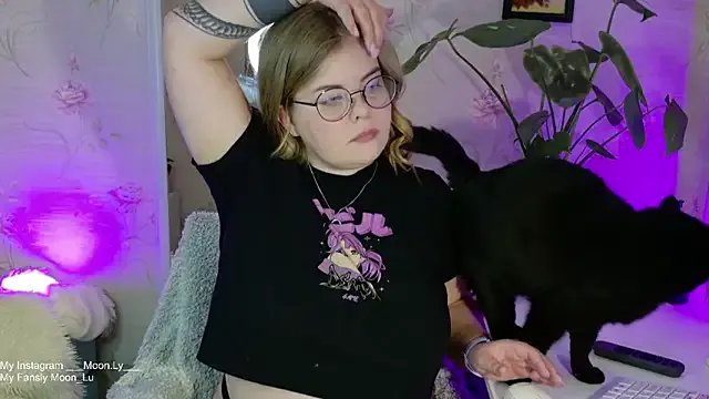 sinnamon_ on StripChat 