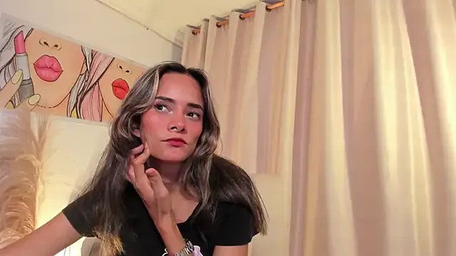 SkiinnyAna on StripChat 