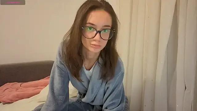 SkinnyMode from StripChat is Freechat