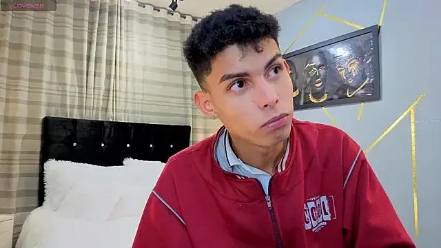 sky_jules from StripChat is Freechat