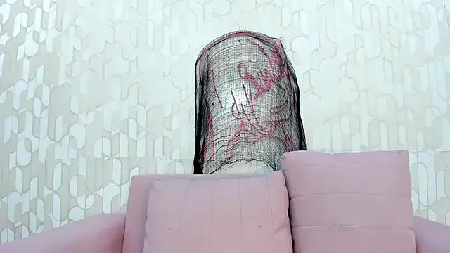 Skysaenz from StripChat